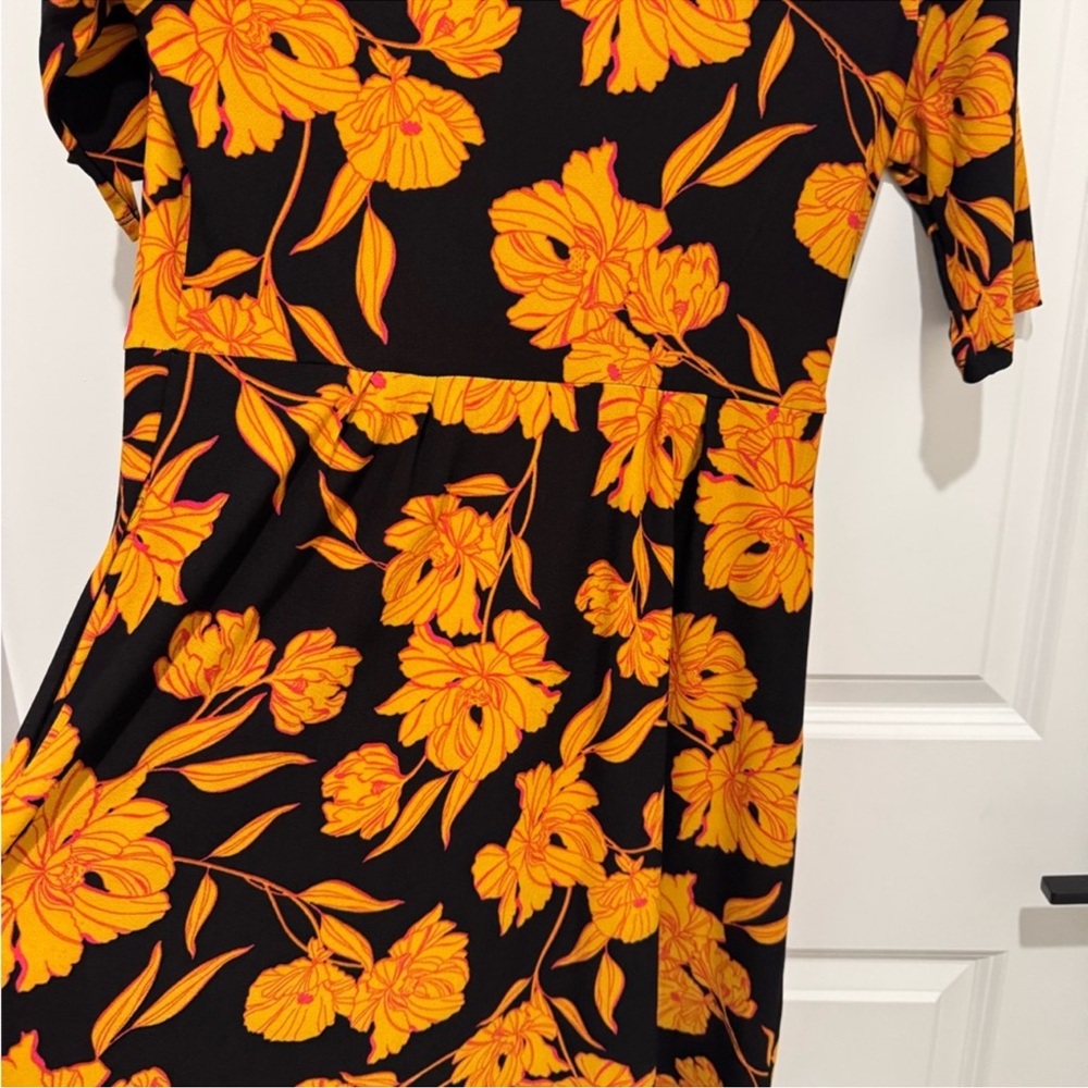 Size Small Women's Apt. 9 V-neck dress Floral Black and Orange Dress - Picture 7 of 7